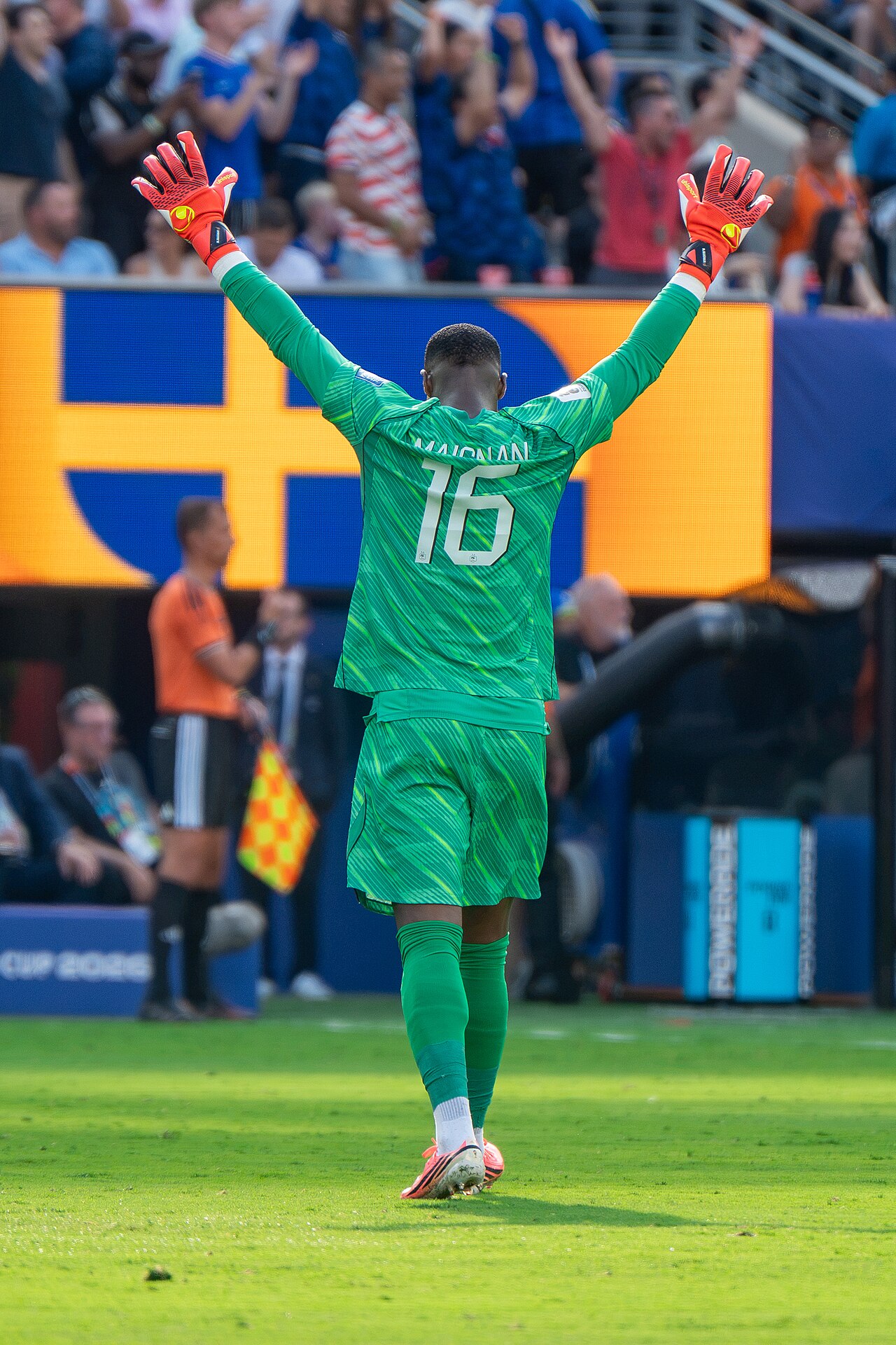 Mike Maignan, joueur de football